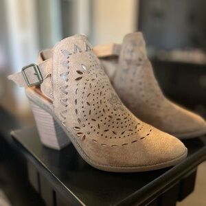 Sugar Women Block Heel Slingback Booties Claire Whipstitch Size US 6.5